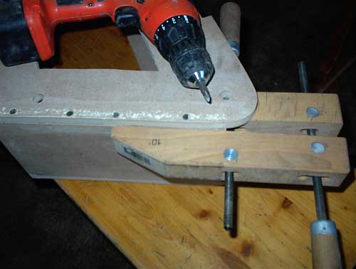 Treadsection - Clamping the panels before screwing